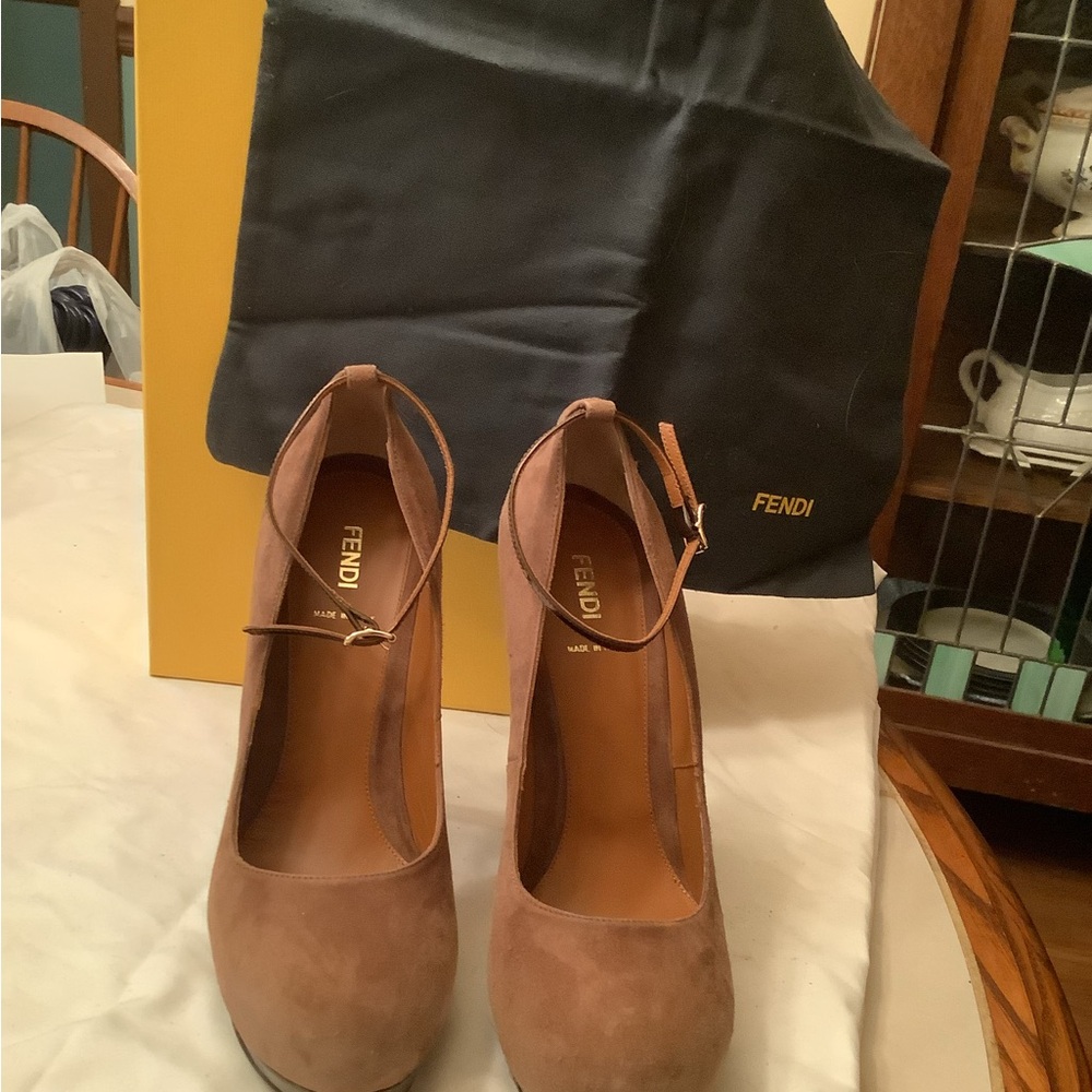 Fendi Let Me In Ankle Strap Platform Pumps 39.5 US 9.5 Tan New In Box